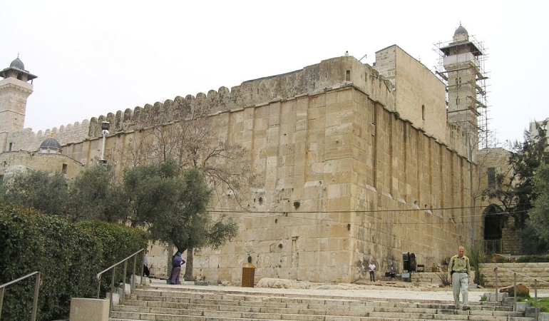 İsrail, El Halil’de Filistinlilere sokağa çıkma yasağı uyguluyor