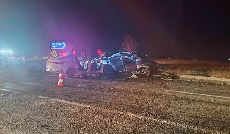 Niğde-Kayseri yolunda kaza: Üç kişi hayatını kaybetti